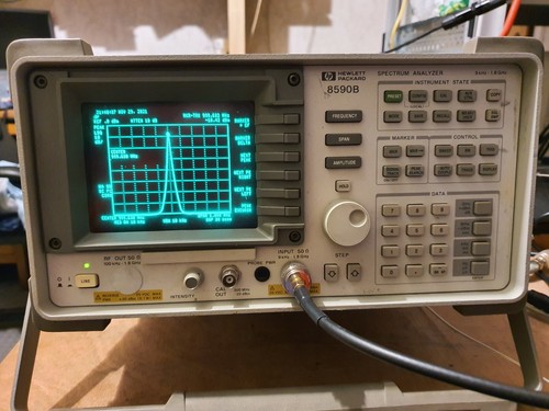 Agilent 8590b - /,
