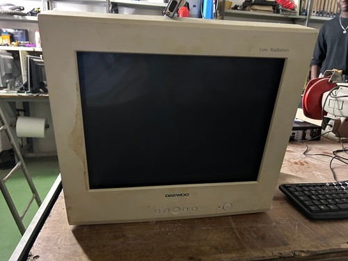Daewoo 712bf monitor - crt, vga
