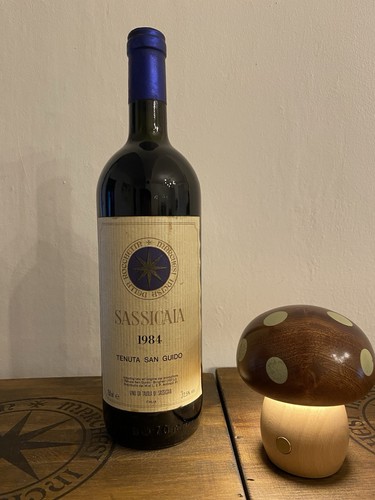 Vino sassicaia 1984 - 1984,, perfette