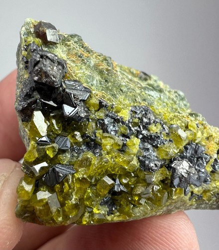 Vesuvianite con - 45,