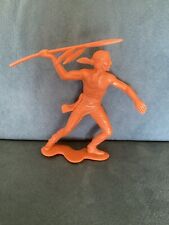 SOLDATINO INDIANO MARX CON LANCIA E PIUME MADE IN ITALY ANNI '60 '70   16 CM.