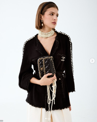Chanel 14p faux - pearls, cc