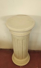 Colonna con scanalature in