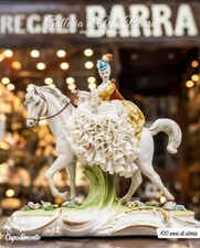 Porcellana di Capodimonte, Passeggiata a Cavallo. Dama abito Pizzo di Porcellana