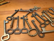 LOTTO DI 16 CHIAVI ANTICHE