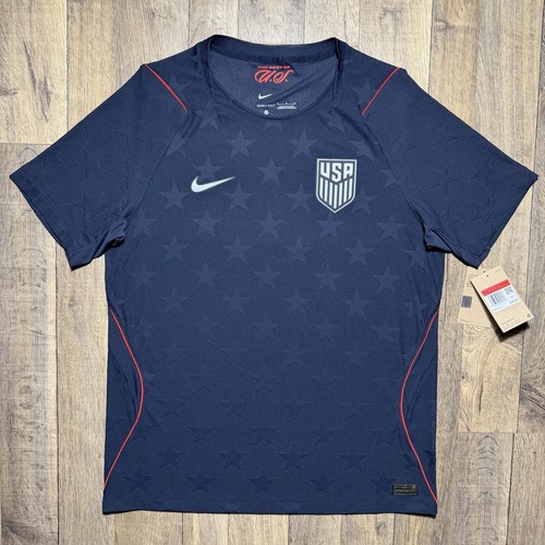 Maglia nuova con etichette