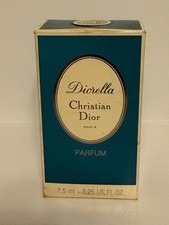 Una scatola di profumo vintage