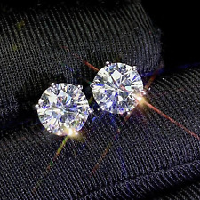 Orecchini a perno moissanite