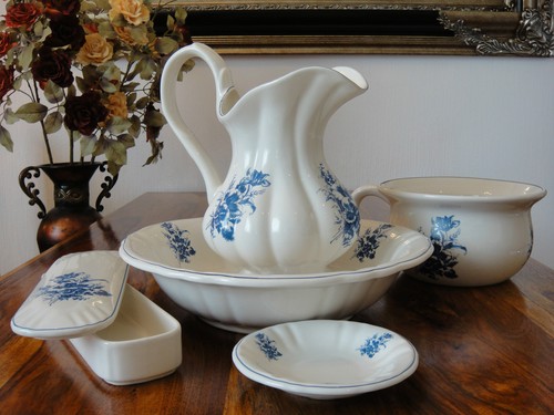 Set lavaggio porcellana antico