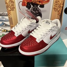 Nike SB Dunk Low Supreme Jewel