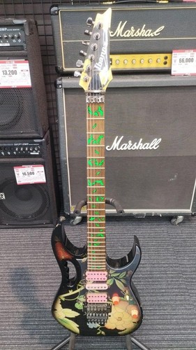Chitarra elettrica firmata