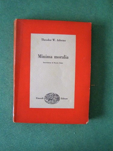Minima moralita theodor - minima, w