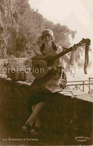 Chitarra suonatrice - suonatrice, di
