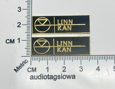 COPPIA Distintivi Linn Kan Autoadesivi in Ottone Inciso Personalizzati