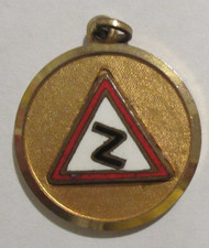 Portachiavi-medaglia-Auto d'epoca-Doppia curva pericolosa-SMALTATO