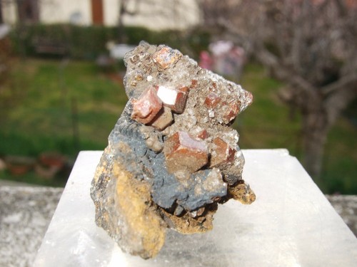 Minerali grezzi - -,