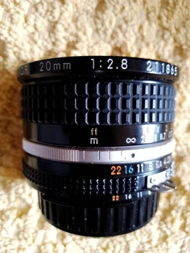 Nikon nikkor 20mm - f, 2,8