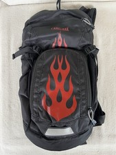 Camelback Mini Mule Zaino Idratazione Senza Vescica Nero con Tripla Fiamme Rosso