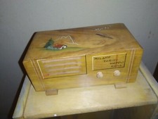Antico salvadanaio in legno a forma di radio dipinto a mano ricordo di Capri 