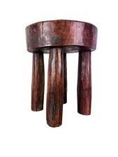 Sgabello primitivo africano in