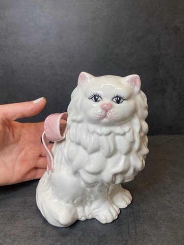 Persian cat figurine - , whte