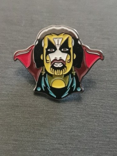 King diamond pin badge - king,