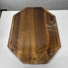 Divano in legno con braccioli