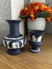 Vaso e piccola urna Wedgwood