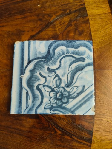 Antica piastrella maiolica blu