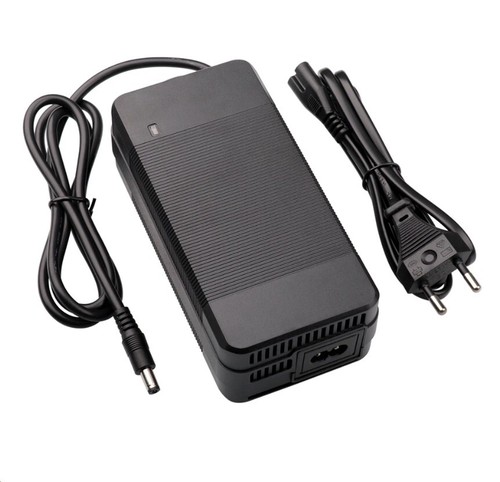 Alimentatore carica batteria