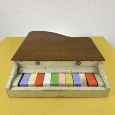 pianoforte giocattolo vintage in legno