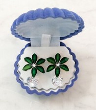 Orecchini Fiore Verde a Bottone con Cristalli da Donna in Scatolina 