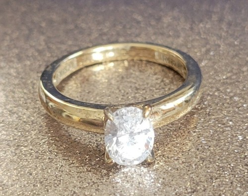 Anello solitario taglio ovale