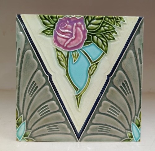 Piastrella ceramica maiolica