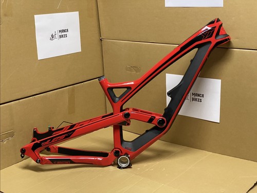 Industries tues pro - cf, red
