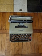 Macchina da scrivere Olivetti lettera 22 - Vintage