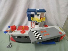 Fisher-Price Imaginext Sky Racers portaerei aereo barca jet giocattolo di salvataggio