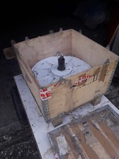 Alternatore usato 380 volt trifase 180 rpm con 2 kw di potenza in uscita.