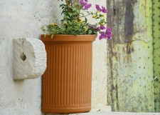 Vaso A Muro Semicerchio Millerighe Rigato 41x24xh50cm 26Lt in Resina da giardino