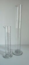 Due cilindri graduati da laboratorio in vetro,100 e 200 cc, anche vasi monofiore