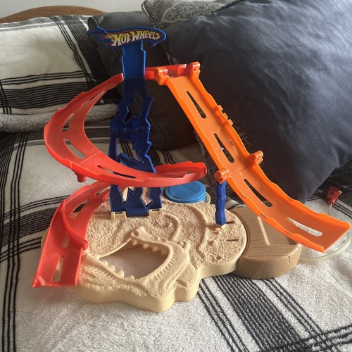 Hot wheels shark - wheels, track