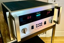 Accuphase P-600 300 Watts /ch