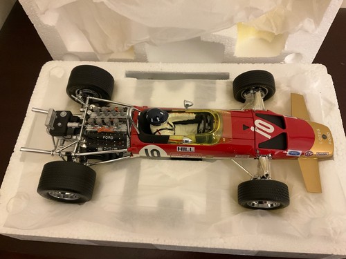 Exoto 1968 foglia oro - 1/18,
