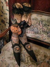 Gambe/scarpe da strega primitive