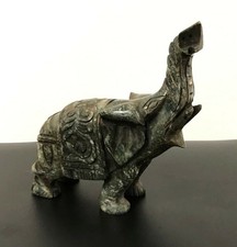 Sculture di elefanti di