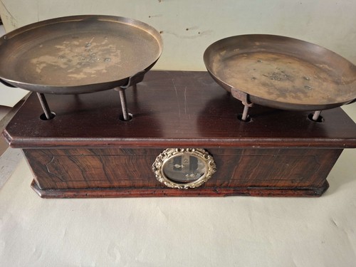 Antica bilancia legno 2 - in,
