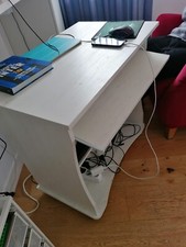 scrivania tavolo porta pc