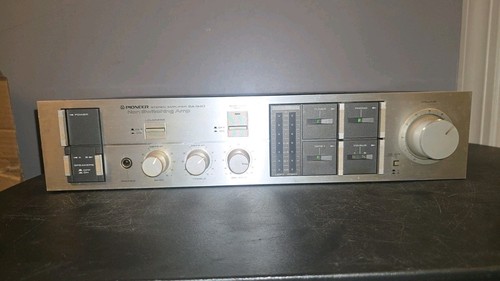 Amplificatore stereo integrato
