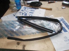 GUARNIZIONE VETRO PORTA ANTERIORE DESTRA FIAT PUNTO 176 3P GT OR FIAT 46736424	