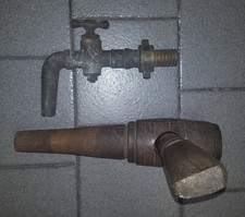 2 ANTICHI SPILLATORI SPINE RUBINETTI LEGNO E GHISA PER BOTTI DI VINO PRIMI '900 
